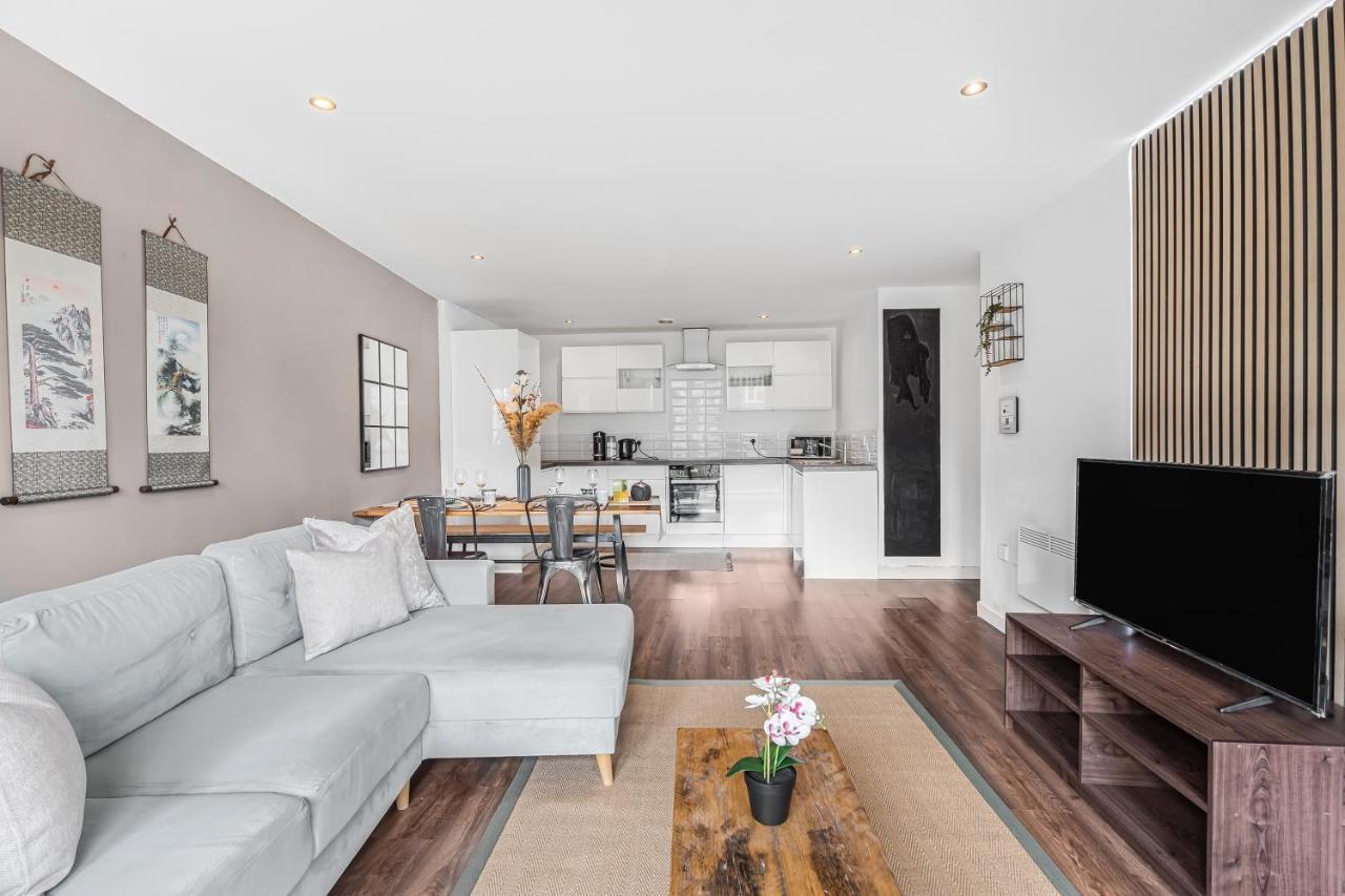 Oriental Suite 2 Bed 2 Bath Netflix And Free Parking, Games- Maihom 버밍엄 외부 사진