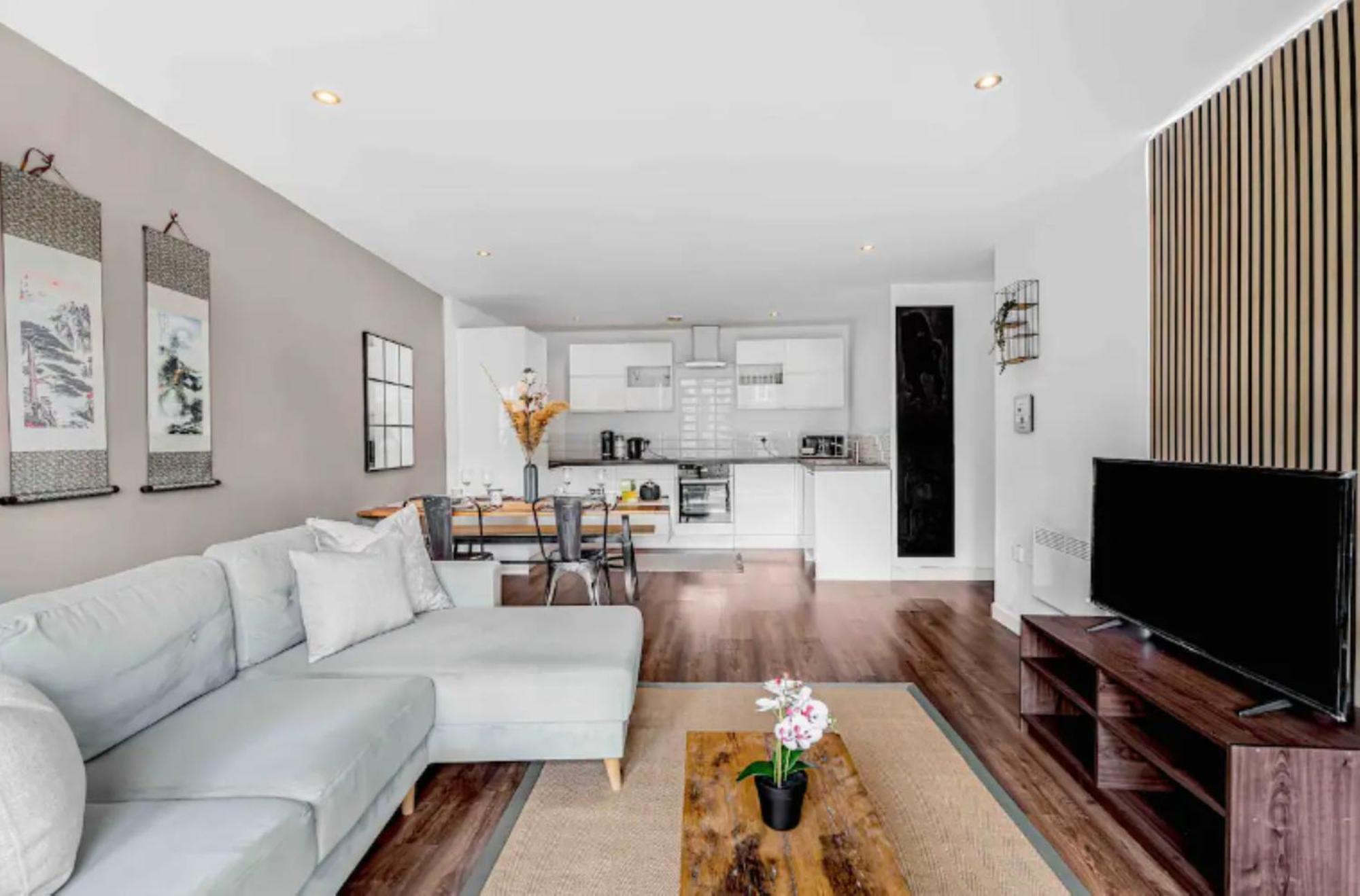Oriental Suite 2 Bed 2 Bath Netflix And Free Parking, Games- Maihom 버밍엄 외부 사진