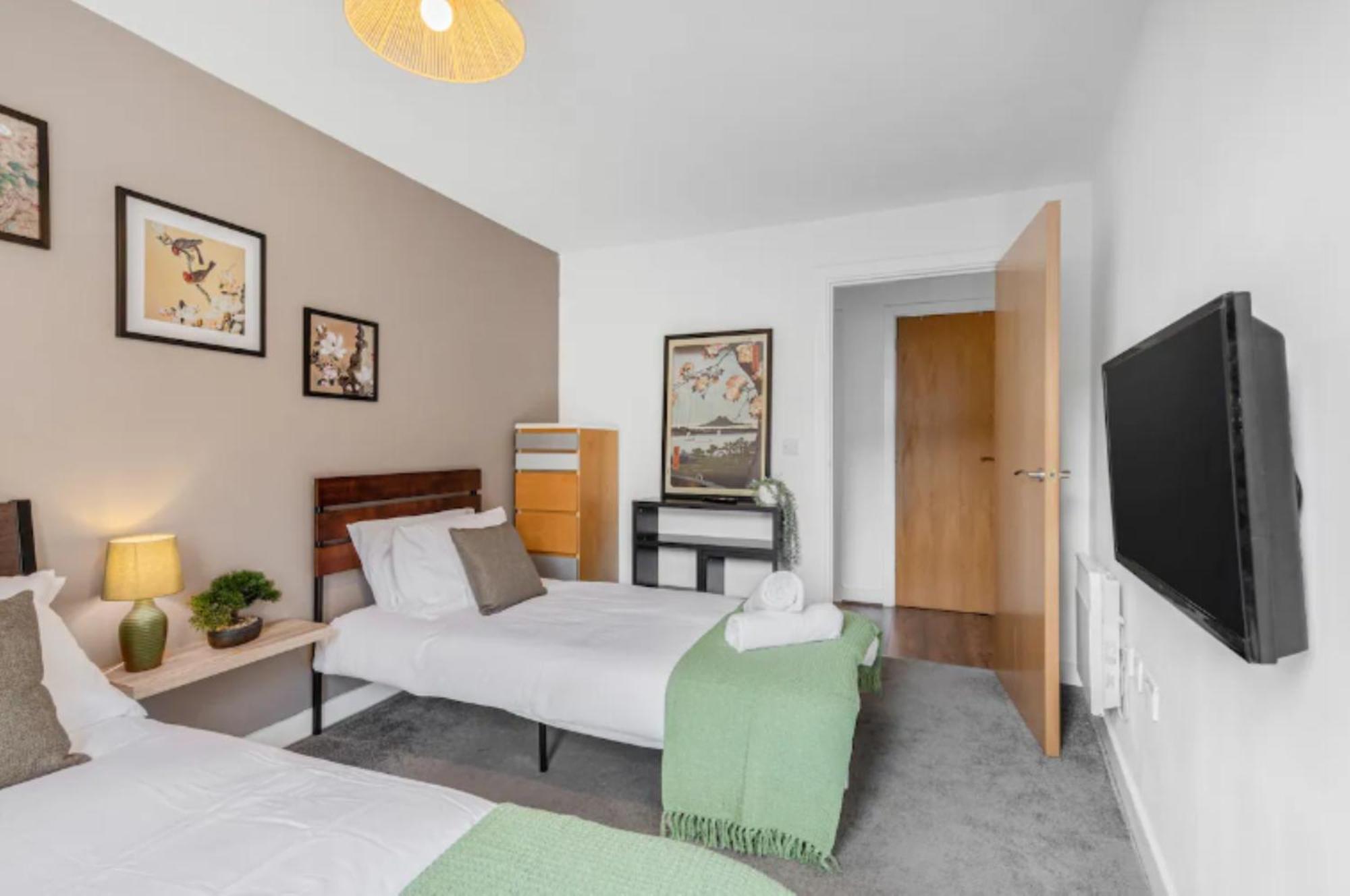 Oriental Suite 2 Bed 2 Bath Netflix And Free Parking, Games- Maihom 버밍엄 외부 사진