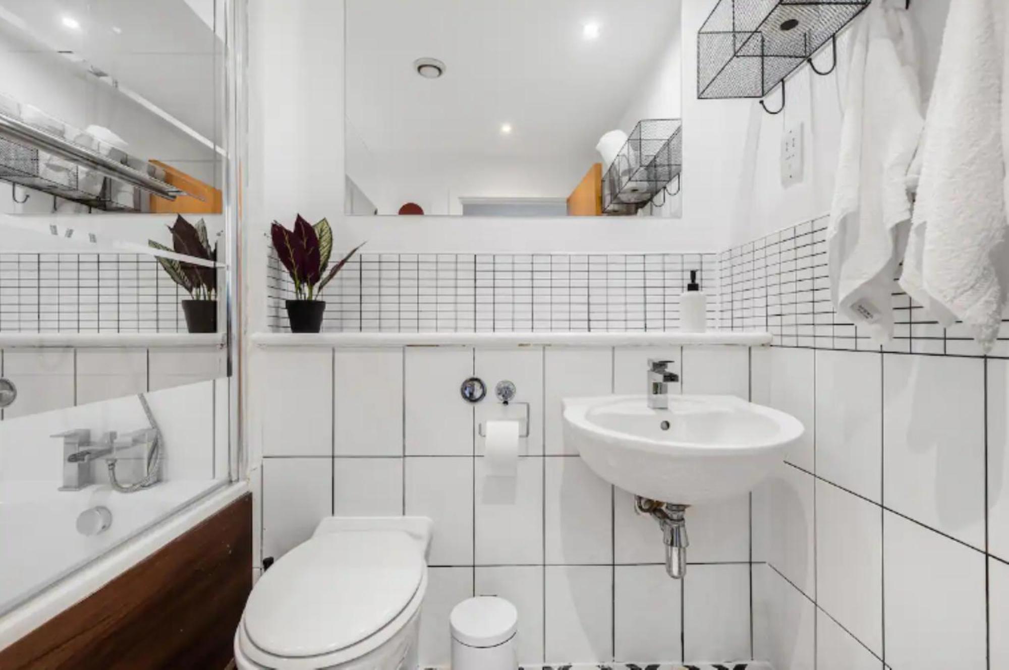 Oriental Suite 2 Bed 2 Bath Netflix And Free Parking, Games- Maihom 버밍엄 외부 사진